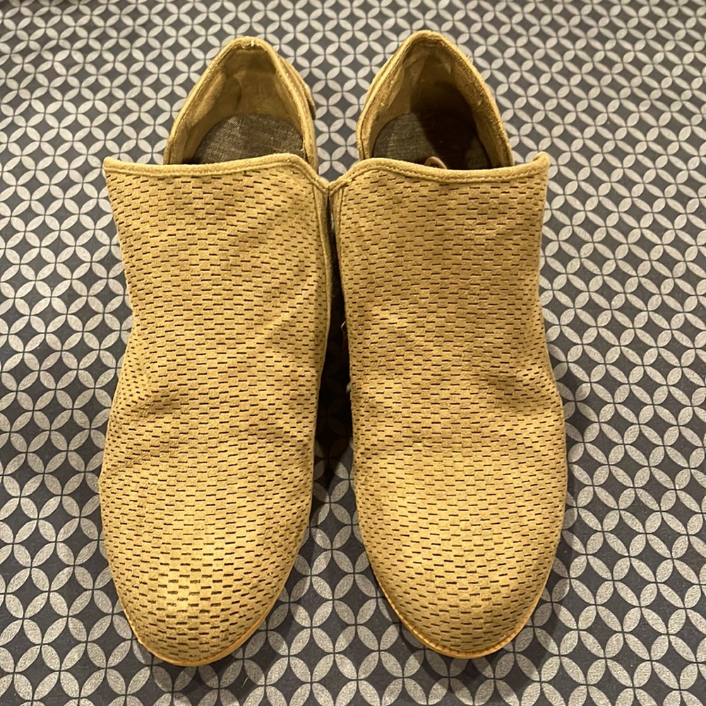 Dr. Scholl’s BE Energized Greenish gray side-zip Ankle Booties 9M
